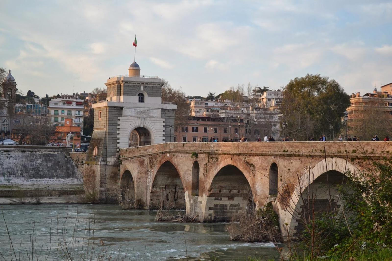 Dolcevita Ponte Milvio Рим Екстериор снимка